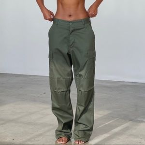 Local European SOLD OUT Le Cargo pants in Olive / size M/L new with tags